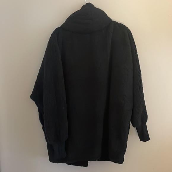 Bumblebella Jill Martin Black Sherpa Teddy Sweater Jacket with Button - Picture 3 of 3